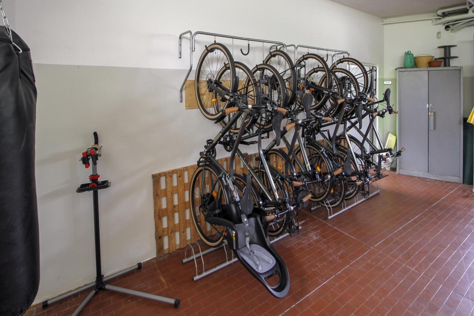 La Cordata Accommodation - Woodhouse Bike Hotel Cinisello Balsamo Exterior photo